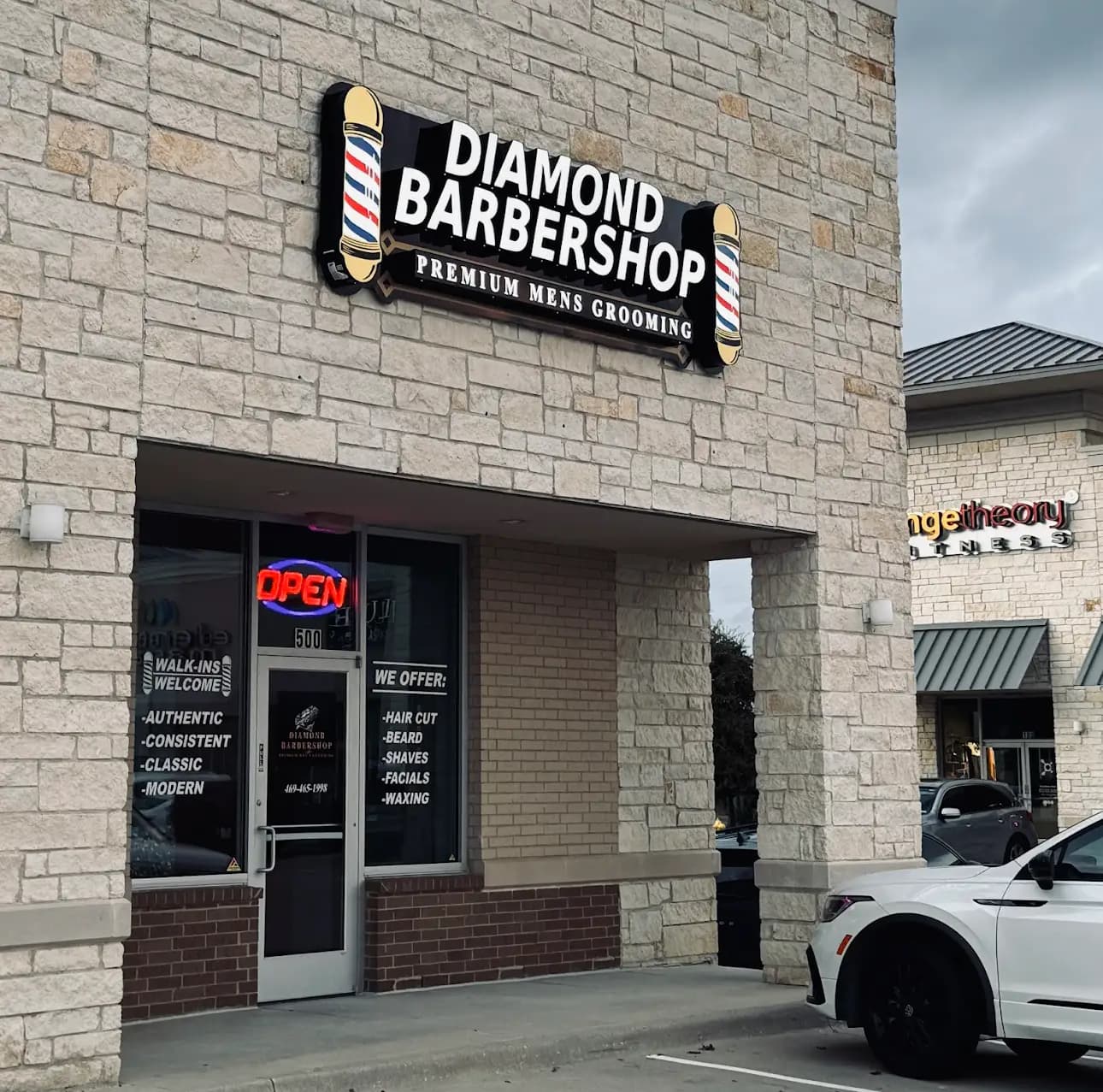 Diamond Barbershop interior 4